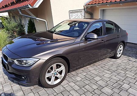 BMW 320d 320 Aut.,Vollleder,Schiebedach,HeadUp Display