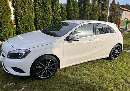 Mercedes-Benz A 180 7G-DCT AMG Line