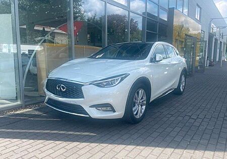 Infiniti Q30 1.6+KAMERA+NAVIGATION+8xBEREIFT+MEMORY+PANO+