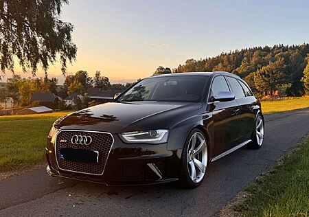 Audi RS4 4.2 FSI quattro