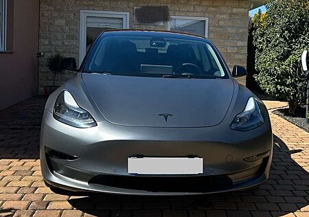 Tesla Model 3 Standard Reichweite Plus Hinterradantrieb