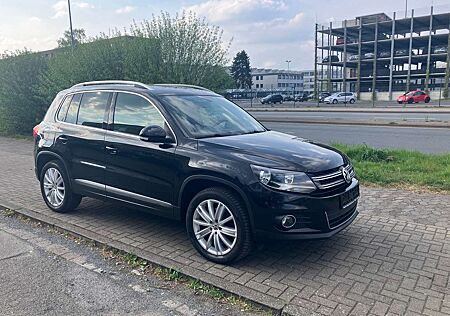VW Tiguan Volkswagen Sport&Style-AHK-Navi-Alcantara-MultiLenk-TDI