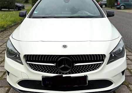 Mercedes-Benz CLA 200 Shooting Brake 7G-DCT AMG Line
