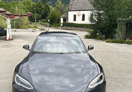 Tesla Model S 75D Allradantrieb