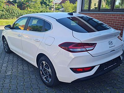 Hyundai i30 1.5 T-GDi MHEV Life NAVI/LED/PDC V&H+RFK