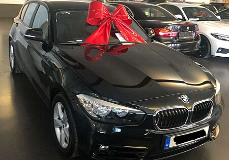 BMW 118d 118 Sport Line Sport Lenkrad Hochglanz Innenraum