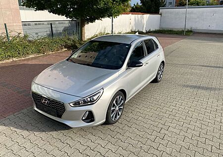 Hyundai i30 1.0 T-GDI/Kamera/Navi