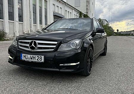 Mercedes-Benz C 250 Keyless GO Scheckheft TOP 8 Fach Sitz Klima AMG