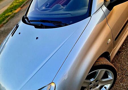Peugeot 206 CC 136 PS 2.0 l RC -Burgunderrot TÜV 12.26