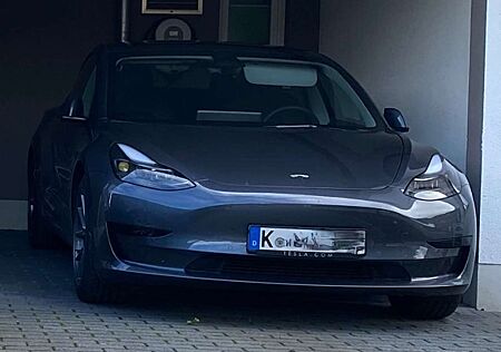 Tesla Model 3 Standard Reichweite Plus Hinterradantrieb