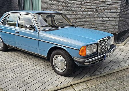 Mercedes-Benz 230 230E