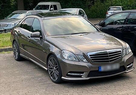 Mercedes-Benz E 220 CDI DPF BlueEFFICIENCY 7G-TRONIC Avantgarde