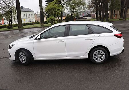 Hyundai i30 cw Kombi Select Spur netto 8695€