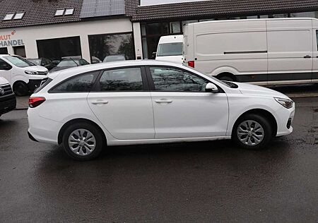 Hyundai i30 cw Kombi Select Spur netto 8995€