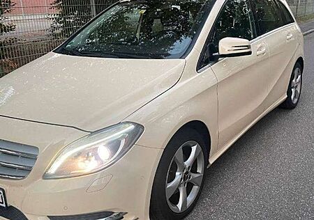 Mercedes-Benz B 180 CDI (BlueEFFICIENCY) 7G-DCT