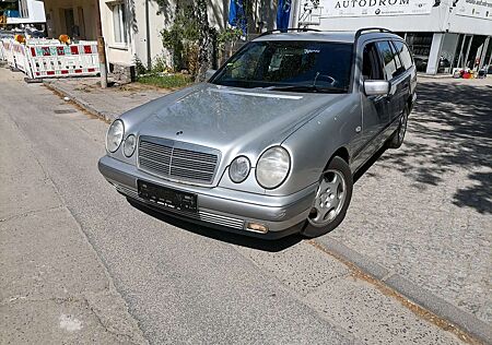 Mercedes-Benz E 200 T Classic