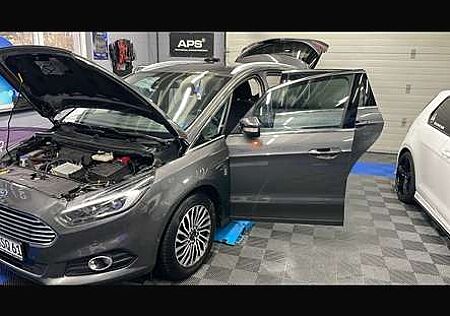 Ford S-Max Titanium
