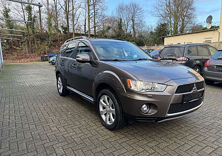 Mitsubishi Outlander 35 Jahre 4WD, AHK, Scheckheftgepflegt, Teil Leder