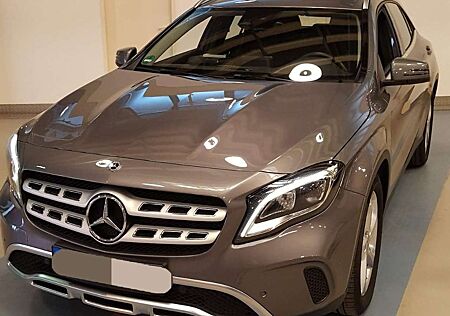 Mercedes-Benz GLA 180 7G-DCT Style
