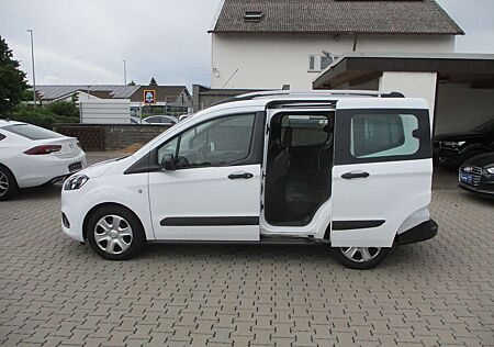 Ford Tourneo Courier 1.5 TDCI NAVI PDC TEMPOMAT SITZH