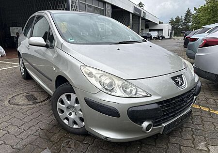 Peugeot 307 1.6i. 109PS. Eu4. Klima. ABS. Servo ZV. TÜV NEU