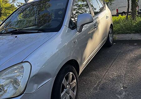 Kia Carens 2.0 CVVT LX Basis