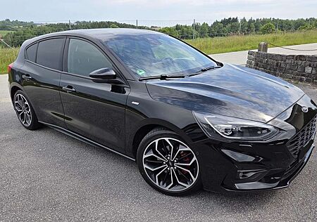 Ford Focus ST-Line 1,5 EcoBoost 8-G LED/B&O/ACC/18“