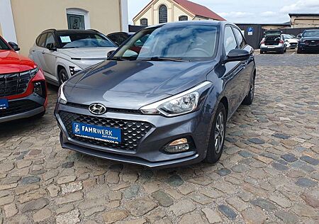 Hyundai i20 blue 1.2 YES!*Kupplung und M+S Räder neu*