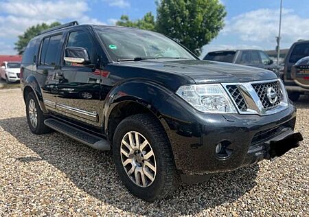 Nissan Pathfinder 3.0 V6 dCi 7.SiTZ EXECUTiVE-LE *VOLL*