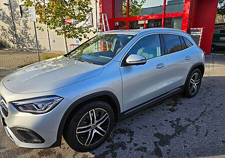 Mercedes-Benz GLA 200 Progressive Distronic ACC/Tot-wink/360-Kamera