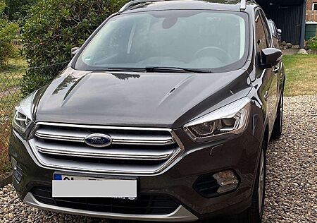 Ford Kuga 1.5 EcoBoost 2x4 Titanium