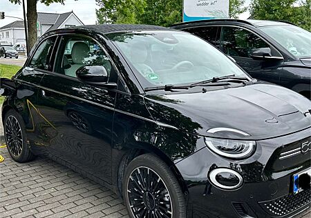 Fiat 500E Modell Cabriolet La Prima