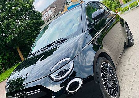 Fiat 500E Modell Cabriolet „La Prima“
