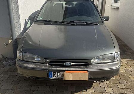 Ford Mondeo Ghia