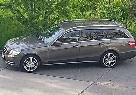 Mercedes-Benz E 220 T CDI COMAND 7G VOLL & TOP