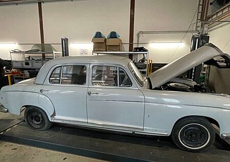 Mercedes-Benz 220 S Ponton