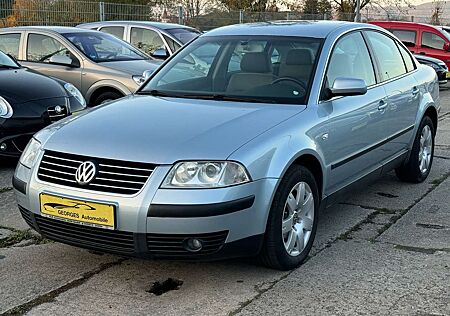 VW Passat Volkswagen 2.3 V5 Trendline 1.HAND KLIMA TÜV NEU