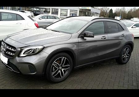 Mercedes-Benz GLA 180 7G-DCT Urban Night-Paket