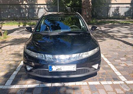 Honda Civic 1.8i-VTEC Sport