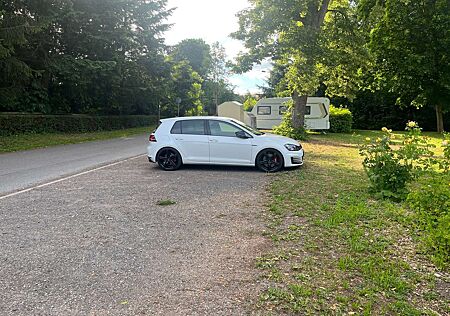 VW Golf GTI Volkswagen Performance BlueMotion Technology DSG