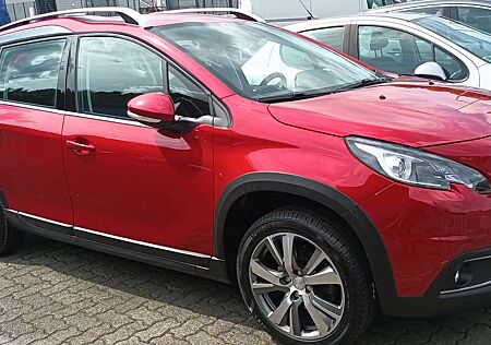 Peugeot 2008 Allure PureTech 130, 1. Hand, AHK, 8 fach Reifen