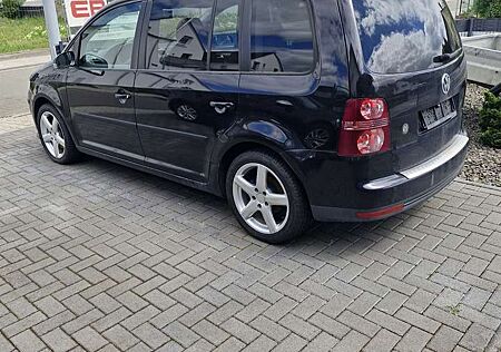 VW Touran Volkswagen 2.0 TDI DPF Highline