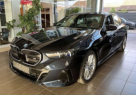 BMW i5 M60 xDrive M Sport Pro Bowers&Wilkins LED