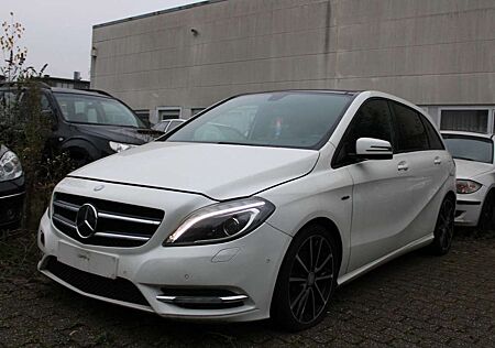 Mercedes-Benz B 200 CDI*NAVI*XENON+PANO*LEDER*NEUES MODELL!