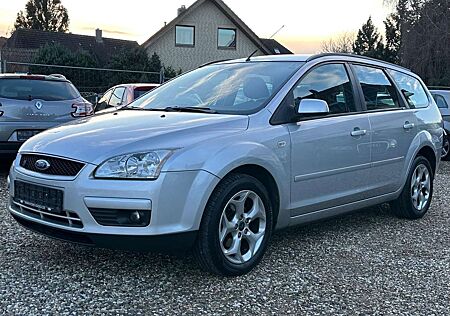 Ford Focus 1.8 Style Scheckheft SHZ Einparkhilfe Klima Alu