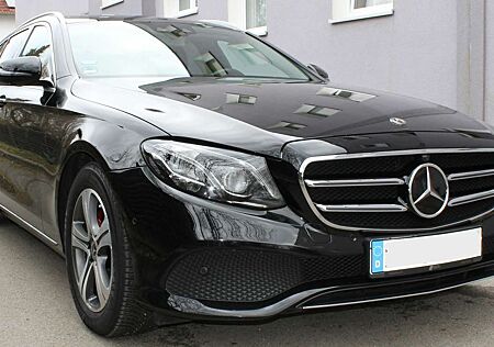 Mercedes-Benz E 220 d 4Matic T 9G-TRONIC Avantgarde Headup