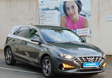 Hyundai i30 1.5 Highway - R.Kam - PDC - Sitzhzg - Alu - T.omat