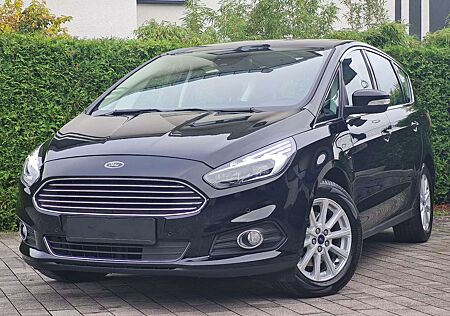 Ford S-Max Titanium 165 PS (7 Sitze, Kamera, Pano)