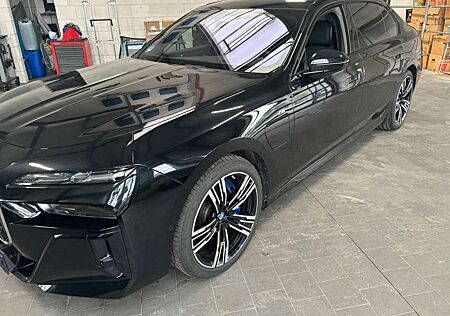 BMW 760 e xDrive MSport Iconic Cinema Lounge