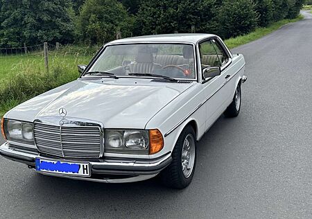 Mercedes-Benz CE 230 Vollleder,Spurverbreiterung, Tieferlegung, H-Kennz